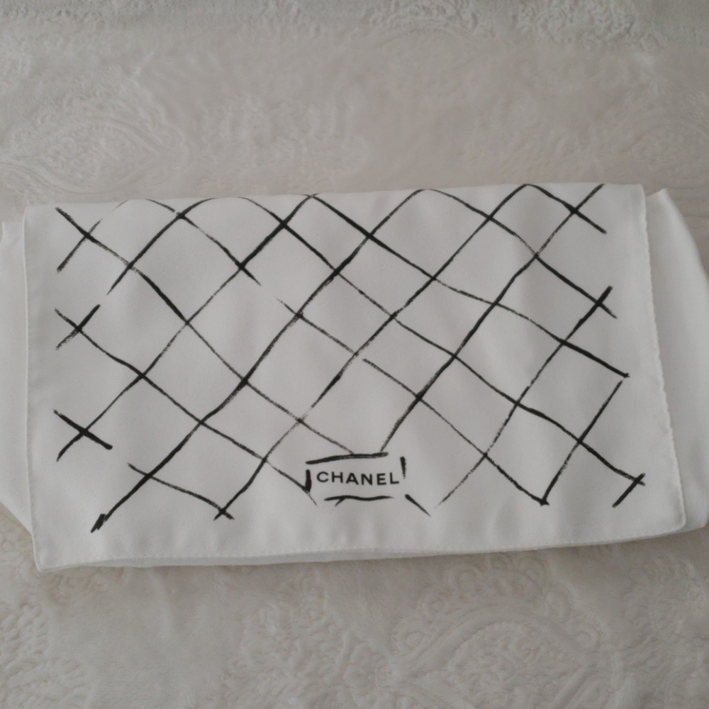 CHANEL White Karl Lagerfeld dust bag  Jumbo